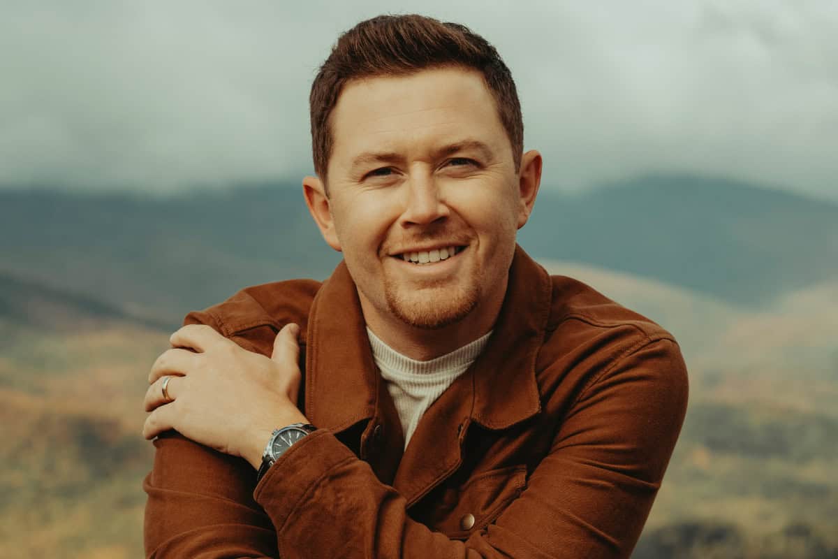 Scotty McCreery Releases Acoustic Version of "Fall of Summer" Amid Successful Tour