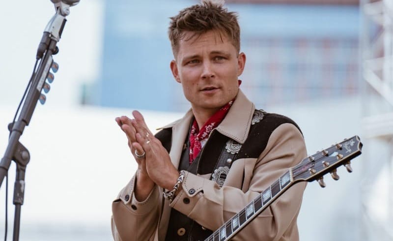 Frankie Ballard Unveils New EP With Title Track "Dirty Church Clothes"