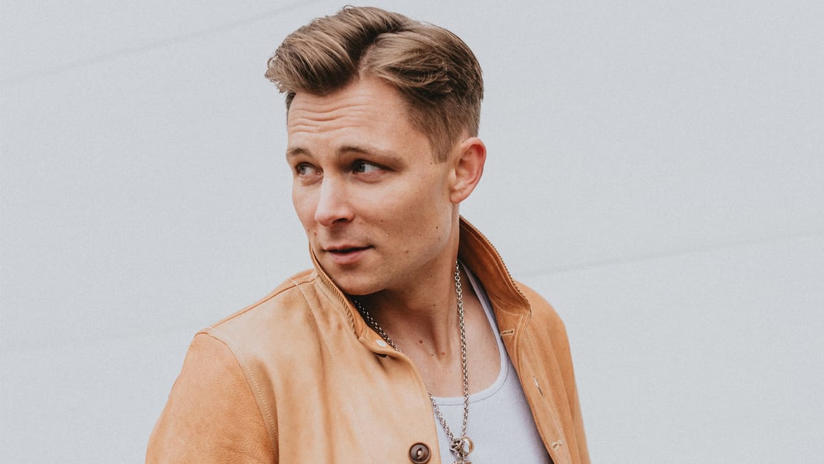 Frankie Ballard Releases New Country Track "Cussin' In My Prayers"