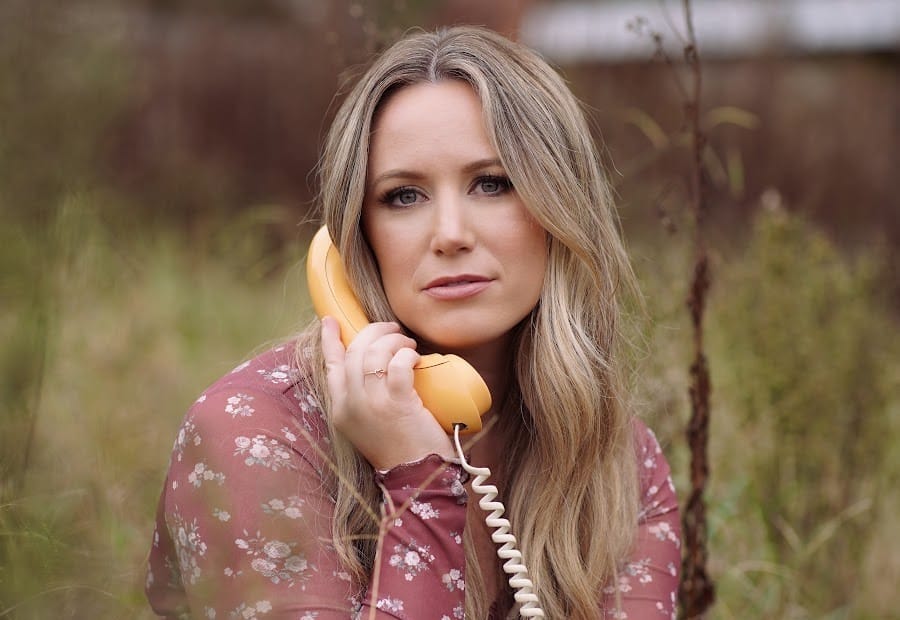 Kelsey Lamb Releases New Single "We Need to Talk"